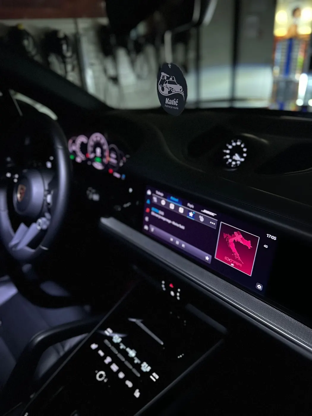Detaljno očišćen interijer Porschea
